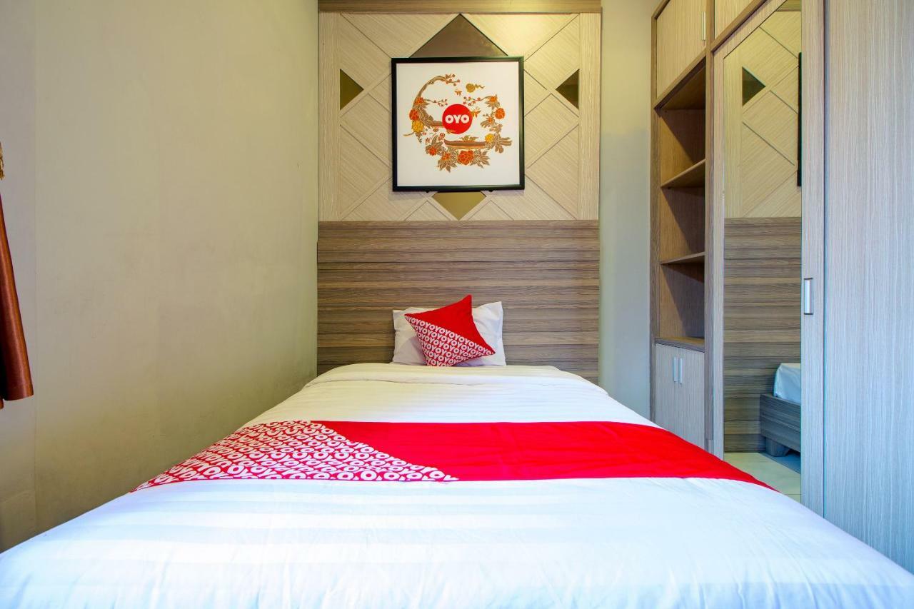 Oyo 1195 The Doctor'S Guest House Syariah Kejayan Exterior photo