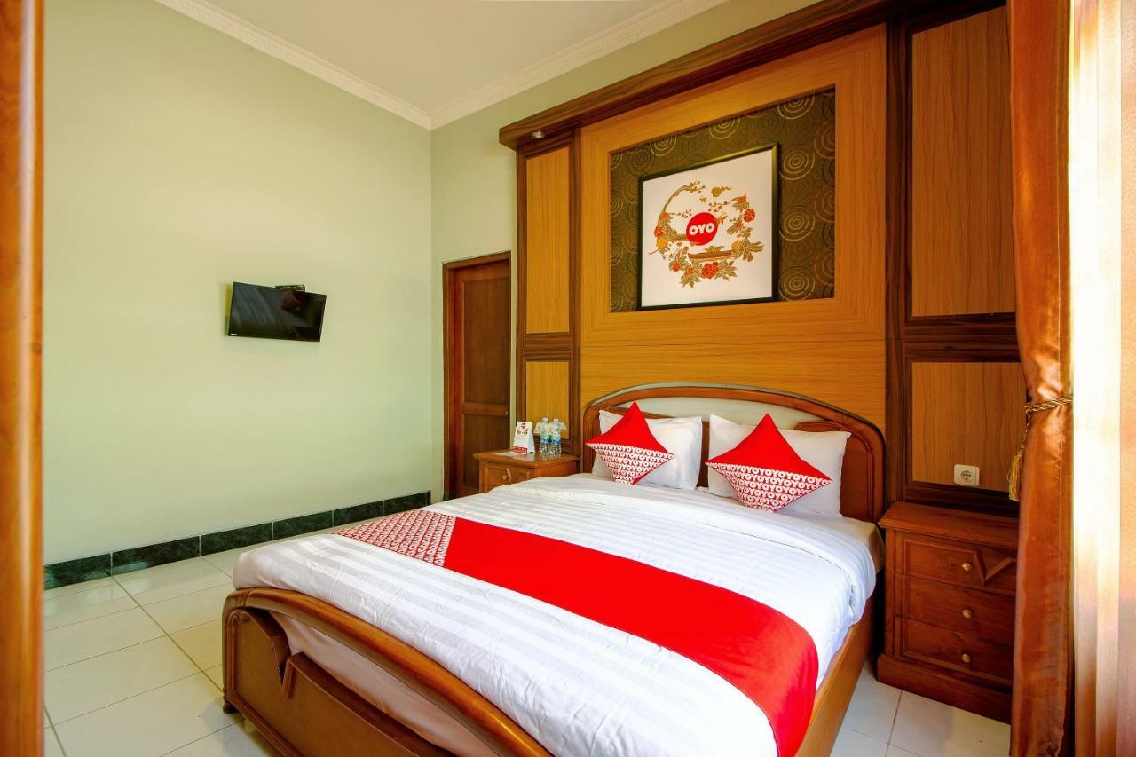 Oyo 1195 The Doctor'S Guest House Syariah Kejayan Exterior photo