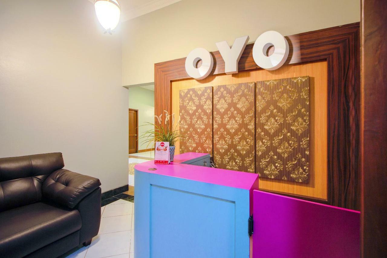 Oyo 1195 The Doctor'S Guest House Syariah Kejayan Exterior photo