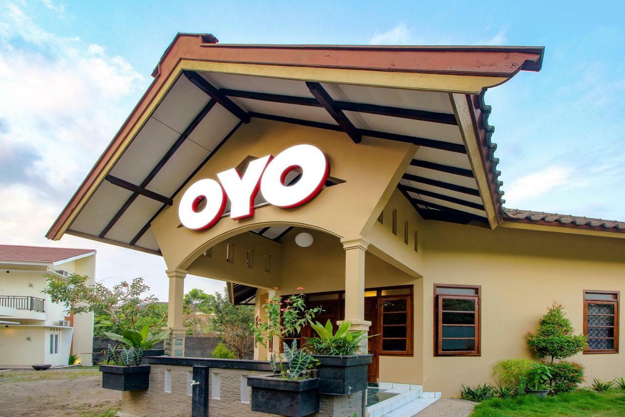 Oyo 1195 The Doctor'S Guest House Syariah Kejayan Exterior photo